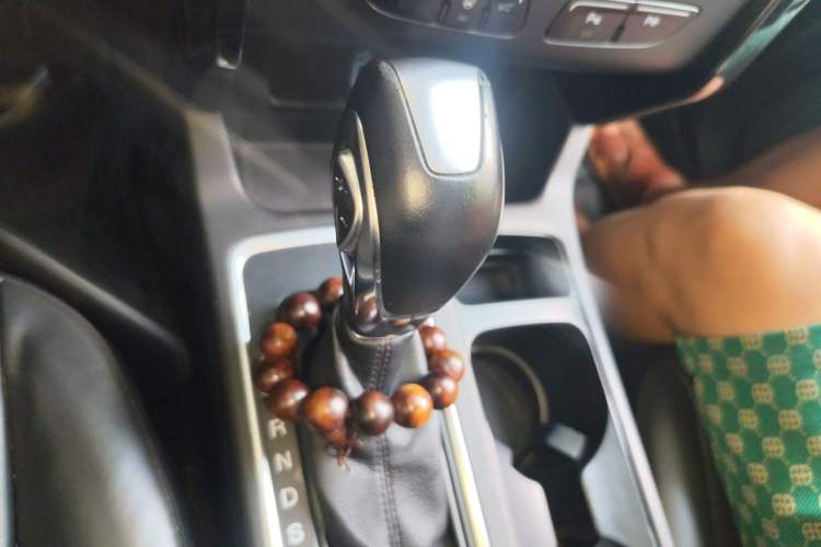 Used Ford Kuga 2017 EcoBoost 245 Four-Wheel Drive Titanium Edition Gear Lever
