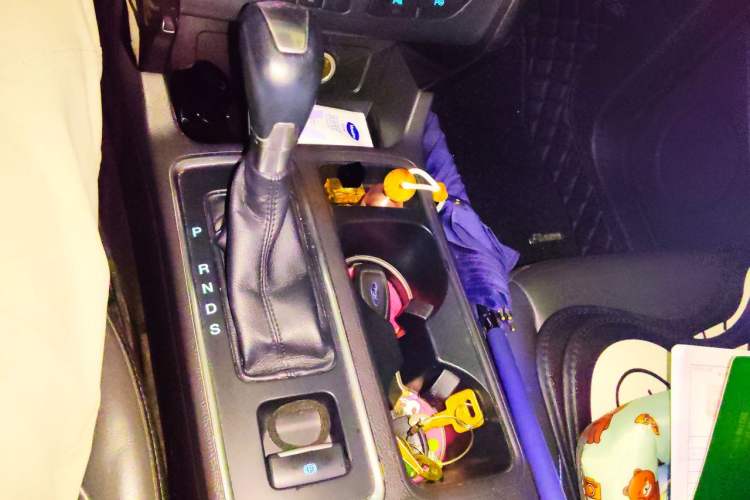 Used Ford Kuga 2017 EcoBoost 180 Four-Wheel Drive Titanium Edition Gear Lever