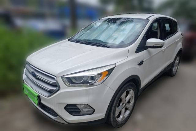 Ford Kuga 2017 EcoBoost 180 Two-Wheel-Drive Elite Trim مستعملة