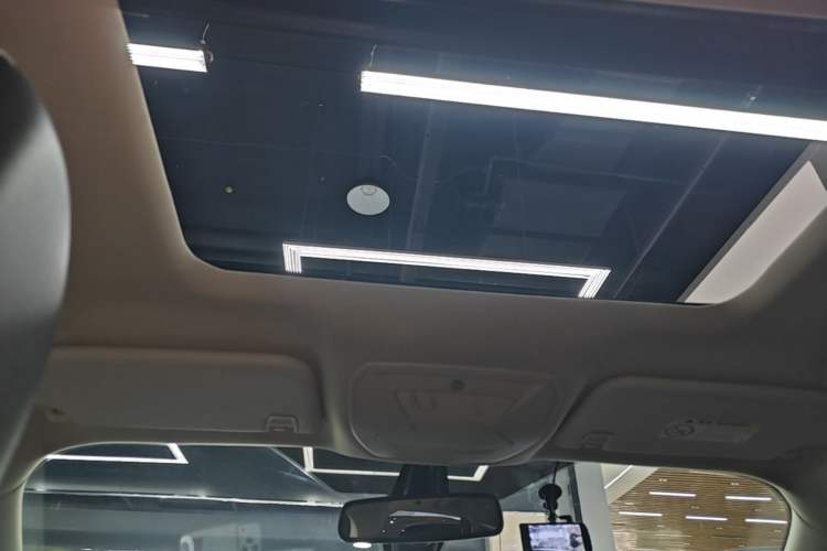 Used Ford Kuga 2017 EcoBoost 180 Two-Wheel-Drive Platinum Edition Headliner