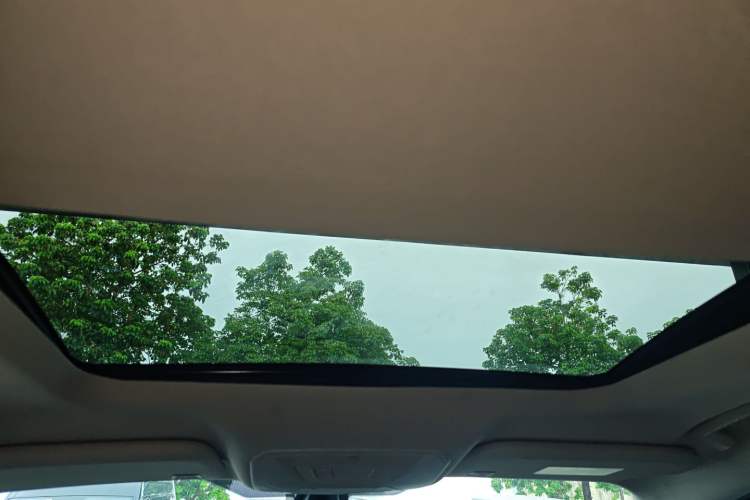 Used Ford Kuga 2017 EcoBoost 180 Two-Wheel-Drive Luxury Wing Edition Headliner