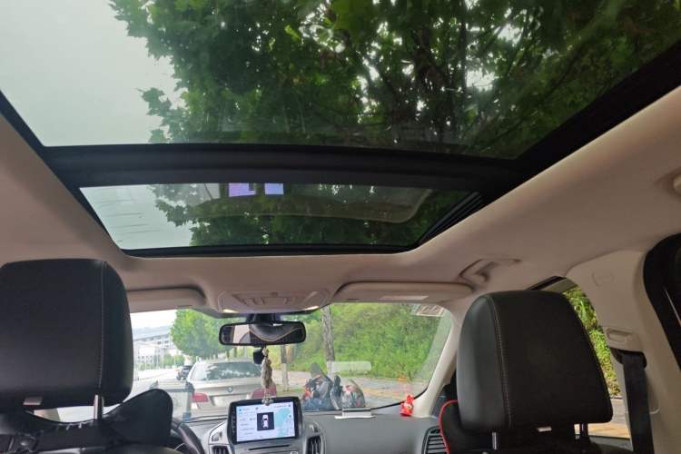 Used Ford Kuga 2017 EcoBoost 180 Two-Wheel-Drive Elite Trim Headliner