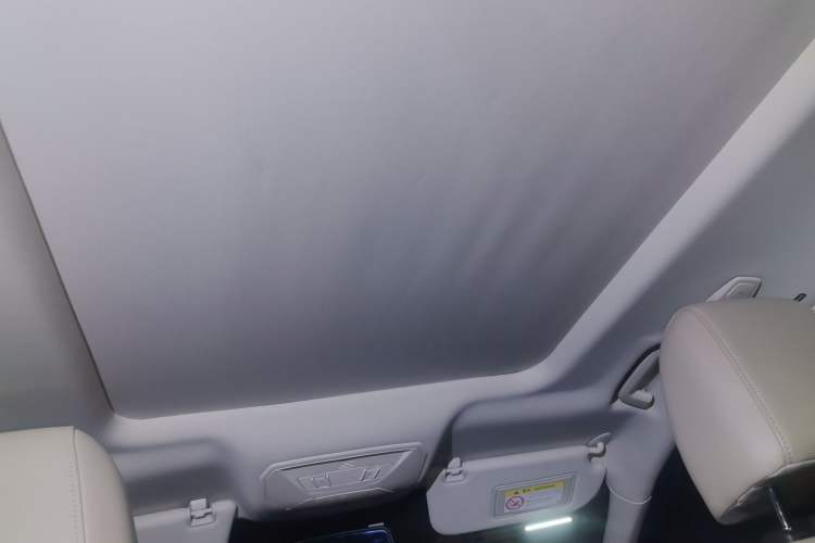 Used Ford Kuga 2017 EcoBoost 180 Two-Wheel-Drive Luxury Wing Edition Headliner
