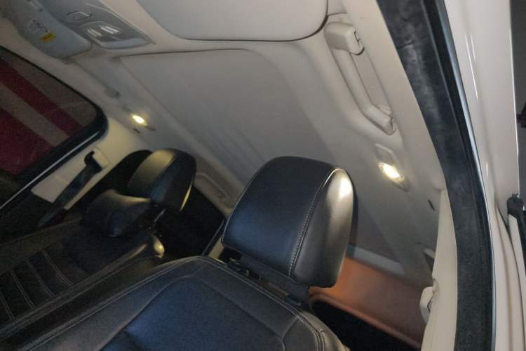 Used Ford Kuga 2017 EcoBoost 180 Two-Wheel-Drive Luxury Wing Edition Headliner