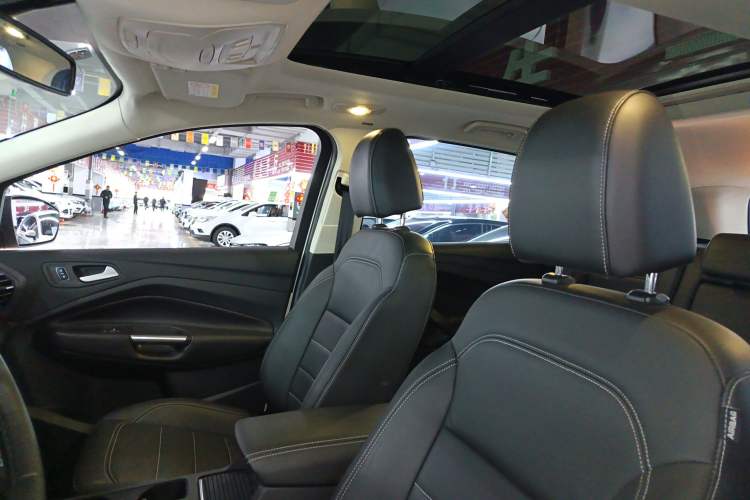 Used Ford Kuga 2017 EcoBoost 180 Two-Wheel-Drive Platinum Edition Headliner