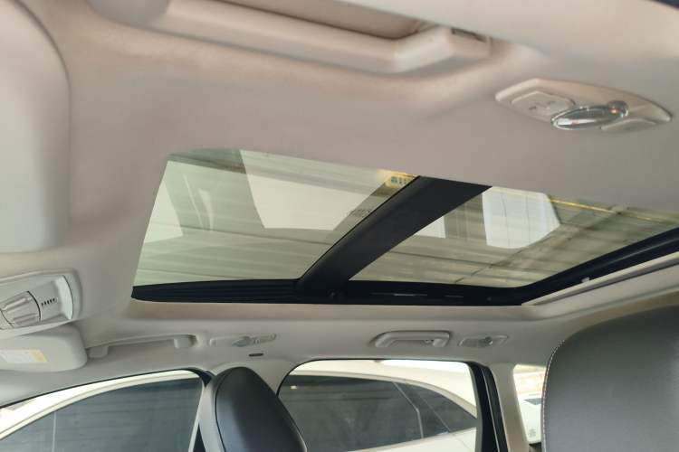 Used Ford Kuga 2017 EcoBoost 180 Two-Wheel-Drive Tiger Leap Model Headliner