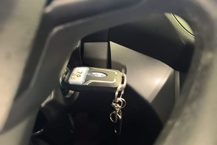 Used Ford Kuga 2017 EcoBoost 180 Two-Wheel-Drive Elite Trim Interior 1