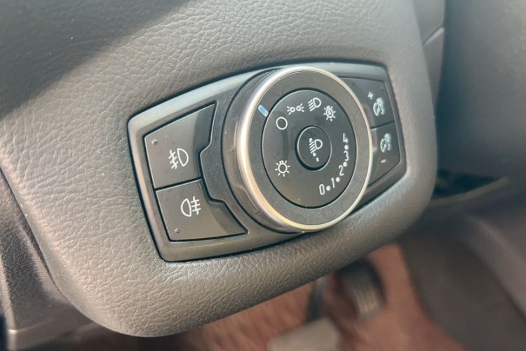 Used Ford Kuga 2017 EcoBoost 180 Four-Wheel Drive Luxury Wing Model Interior 1
