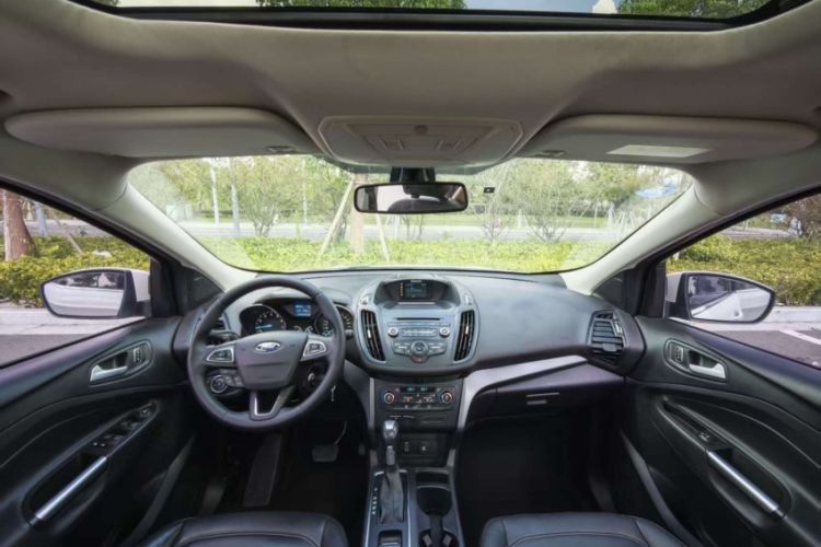 Used Ford Kuga 2017 EcoBoost 180 Two-Wheel-Drive Platinum Edition Interior 1