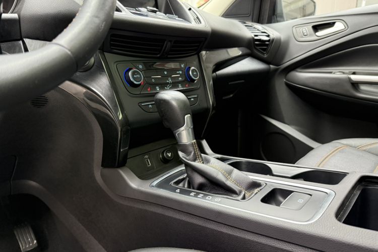 Used Ford Kuga 2017 EcoBoost 245 Four-Wheel-Drive Sport Model Interior 10