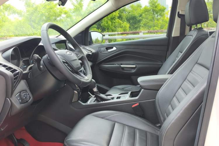 Used Ford Kuga 2017 EcoBoost 180 Two-Wheel-Drive Luxury Wing Edition Interior 12