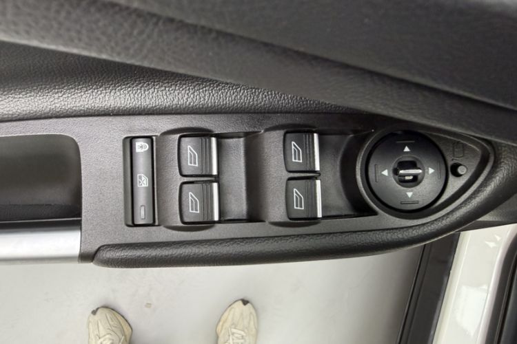 Used Ford Kuga 2017 EcoBoost 245 Four-Wheel-Drive Sport Model Interior 13