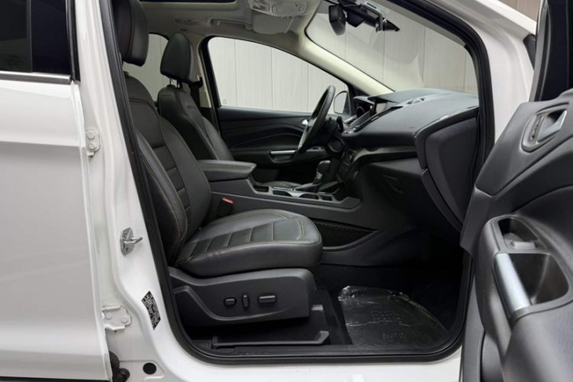 Used Ford Kuga 2017 EcoBoost 245 Four-Wheel-Drive Sport Model Interior 14