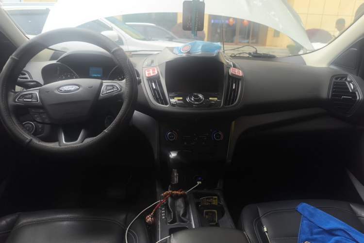 Used Ford Kuga 2017 EcoBoost 180 Two-Wheel-Drive Platinum Edition Interior 2