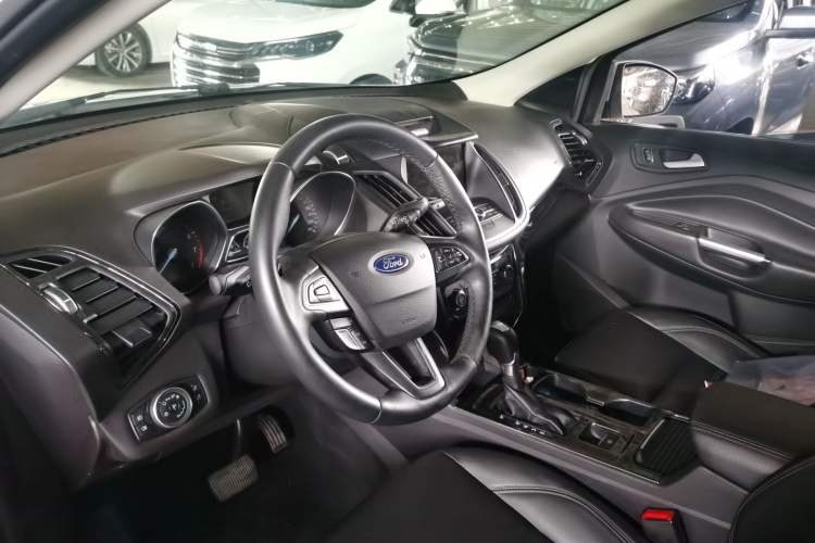 Used Ford Kuga 2017 EcoBoost 180 Two-Wheel-Drive Luxury Wing Edition Interior 2