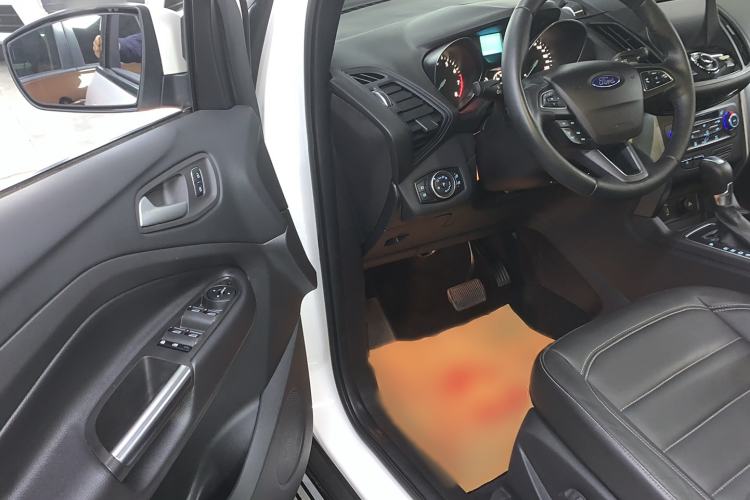 Used Ford Kuga 2017 EcoBoost 180 Two-Wheel-Drive Platinum Edition Interior 2