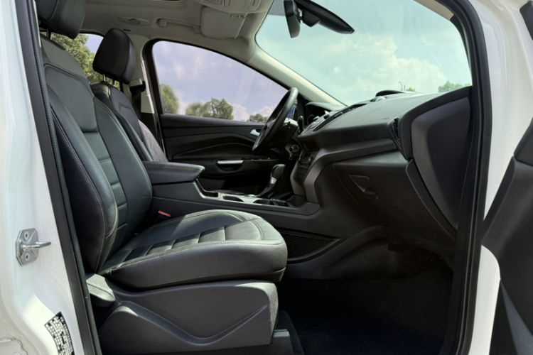 Used Ford Kuga 2017 EcoBoost 180 Two-Wheel-Drive Platinum Edition Interior 2