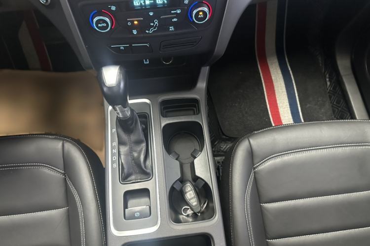Used Ford Kuga 2017 EcoBoost 245 Four-Wheel Drive Platinum Edition Interior 2
