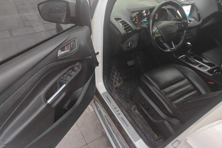 Used Ford Kuga 2017 EcoBoost 180 Two-Wheel-Drive Luxury Wing Edition Interior 3