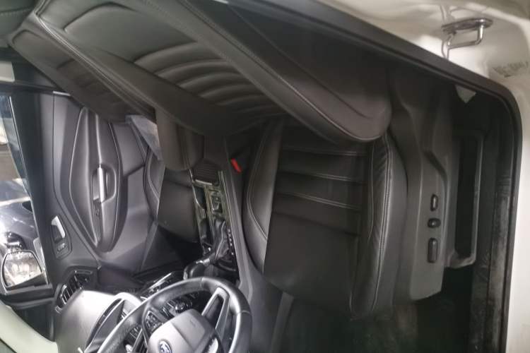 Used Ford Kuga 2017 EcoBoost 180 Two-Wheel-Drive Luxury Wing Edition Interior 3