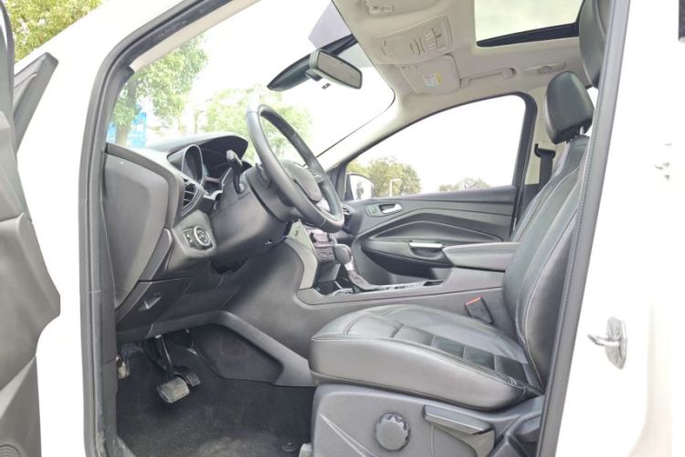 Used Ford Kuga 2017 EcoBoost 180 Two-Wheel-Drive Platinum Edition Interior 3
