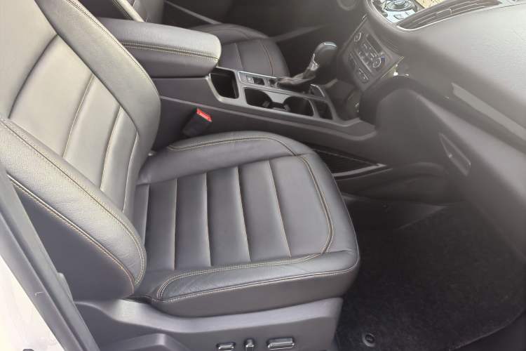 Used Ford Kuga 2017 EcoBoost 245 Four-Wheel-Drive Sport Model Interior 4