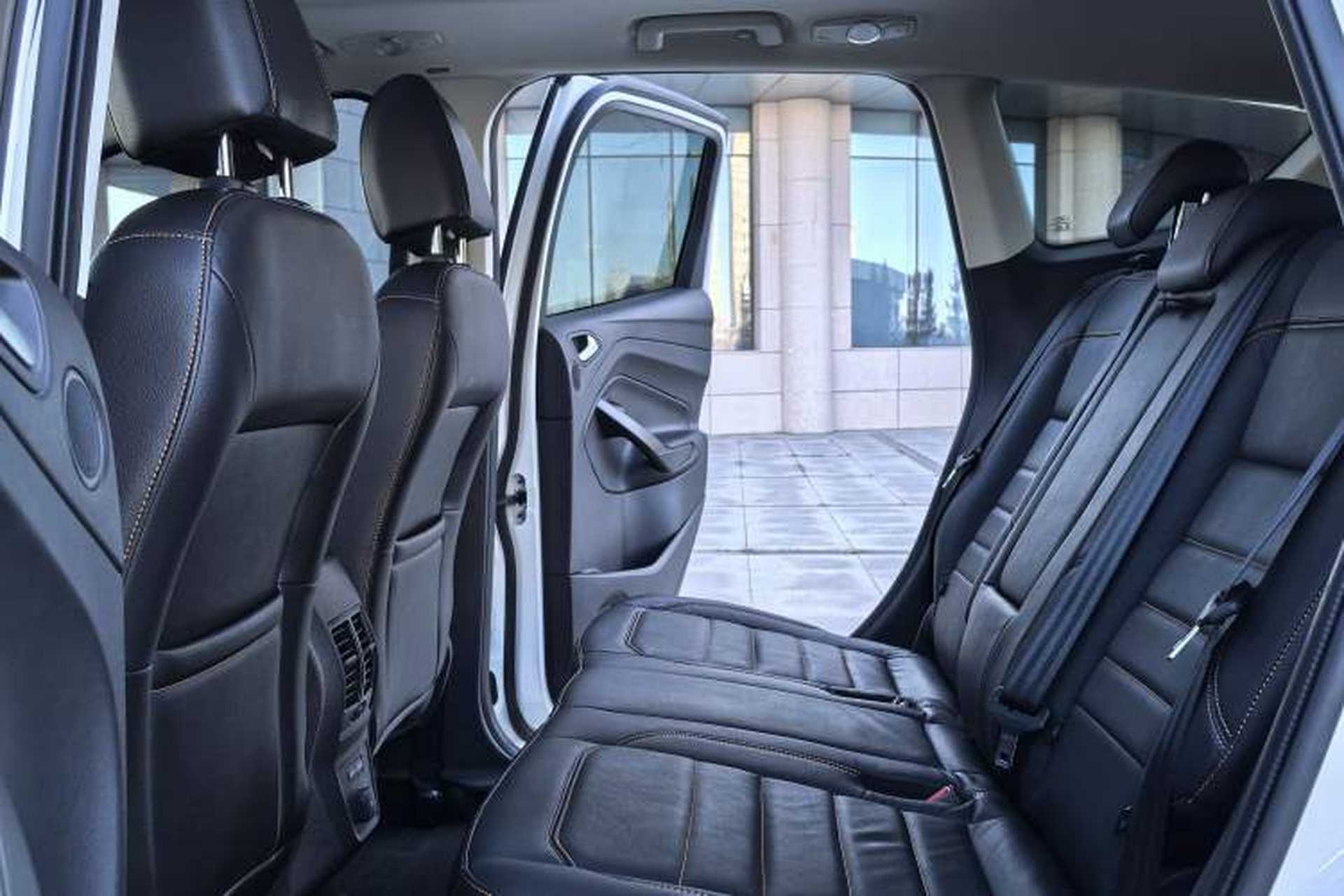 Used Ford Kuga 2017 EcoBoost 245 Four-Wheel-Drive Sport Model Interior 4