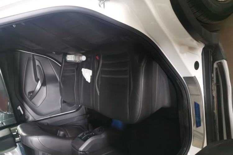 Used Ford Kuga 2017 EcoBoost 180 Two-Wheel-Drive Luxury Wing Edition Interior 4