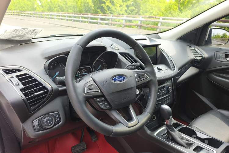 Used Ford Kuga 2017 EcoBoost 180 Two-Wheel-Drive Luxury Wing Edition Interior 5