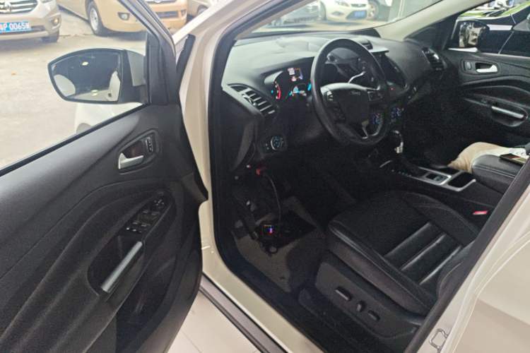 Used Ford Kuga 2017 EcoBoost 180 Two-Wheel-Drive Luxury Wing Edition Interior 5