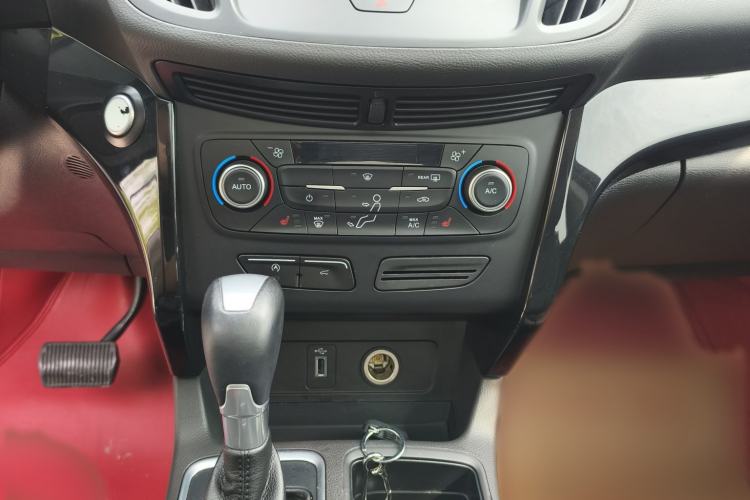 Used Ford Kuga 2017 EcoBoost 180 Two-Wheel-Drive Luxury Wing Edition Interior 6