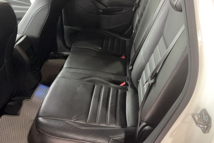 Used Ford Kuga 2017 EcoBoost 180 Two-Wheel-Drive Luxury Wing Edition Interior 6