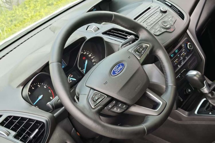 Used Ford Kuga 2017 EcoBoost 180 Two-Wheel-Drive Platinum Edition Interior 6