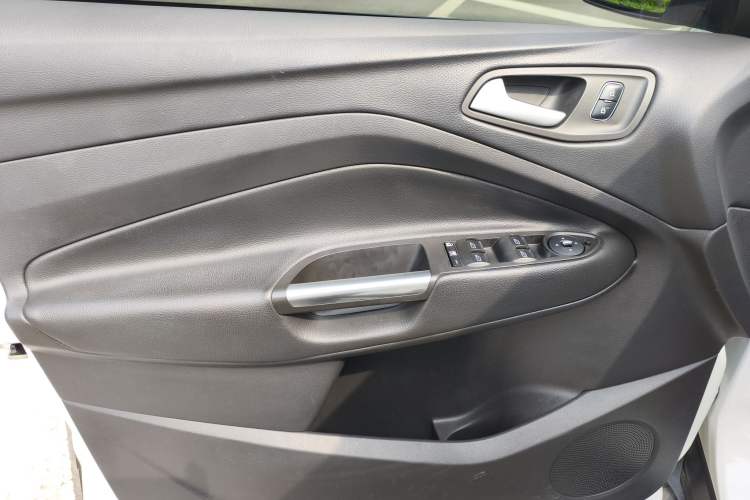 Used Ford Kuga 2017 EcoBoost 180 Two-Wheel-Drive Luxury Wing Edition Interior 7