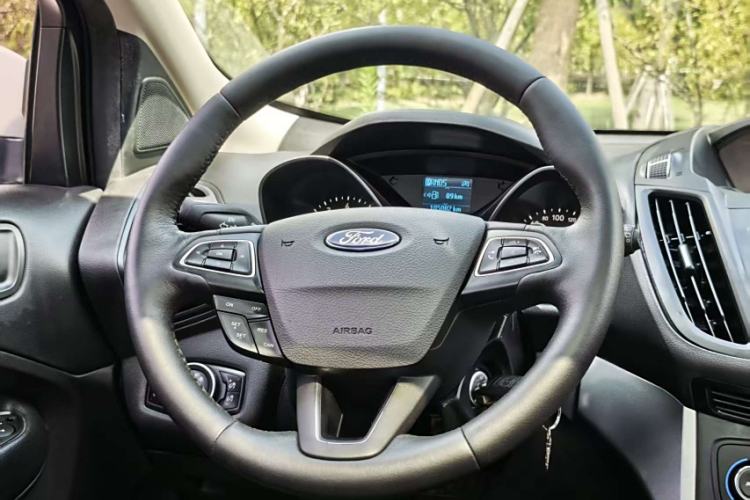 Used Ford Kuga 2017 EcoBoost 180 Two-Wheel-Drive Platinum Edition Interior 7