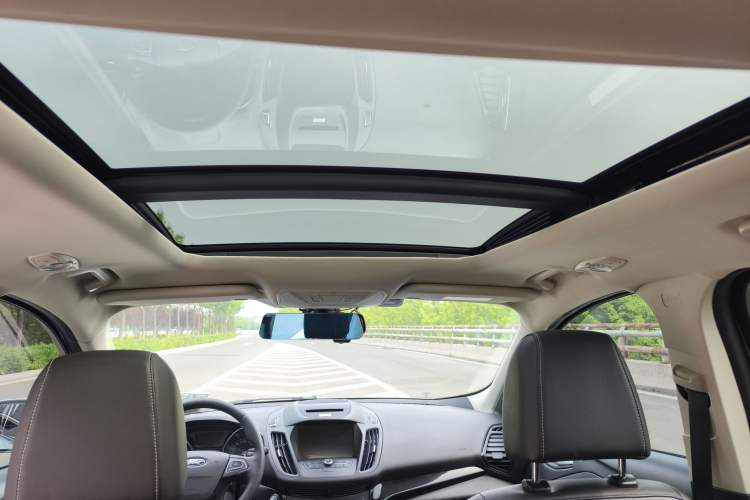 Used Ford Kuga 2017 EcoBoost 180 Two-Wheel-Drive Luxury Wing Edition Interior 8