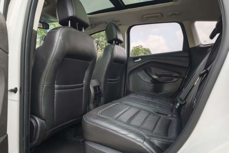 Used Ford Kuga 2017 EcoBoost 180 Two-Wheel-Drive Platinum Edition Interior 8