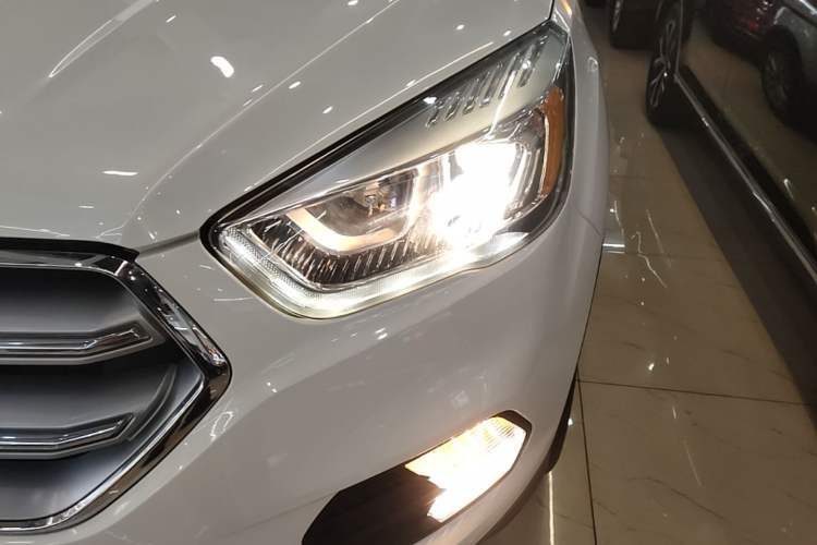Used Ford Kuga 2017 EcoBoost 180 Four-Wheel Drive Luxury Wing Model Left Front Headlight