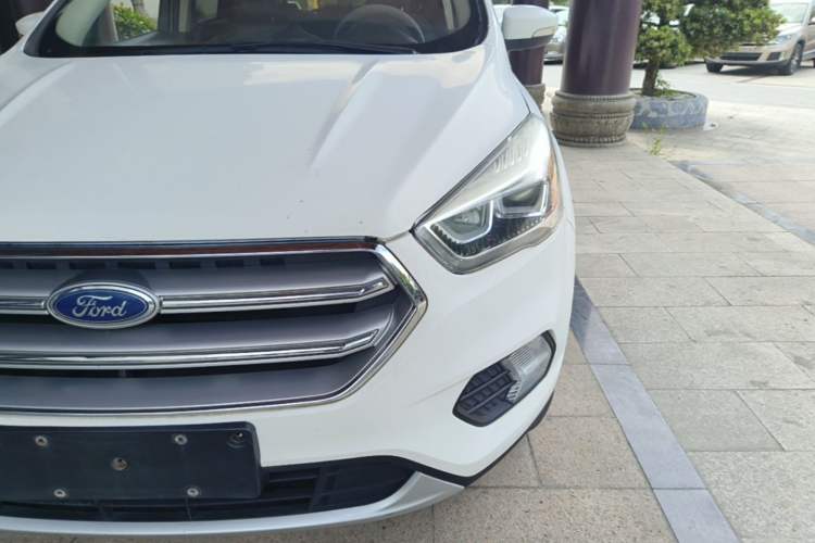 Used Ford Kuga 2017 EcoBoost 180 Two-Wheel-Drive Luxury Wing Edition Left Front Headlight
