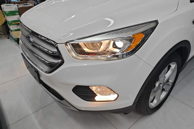Used Ford Kuga 2017 EcoBoost 180 Two-Wheel-Drive Platinum Edition Left Front Headlight