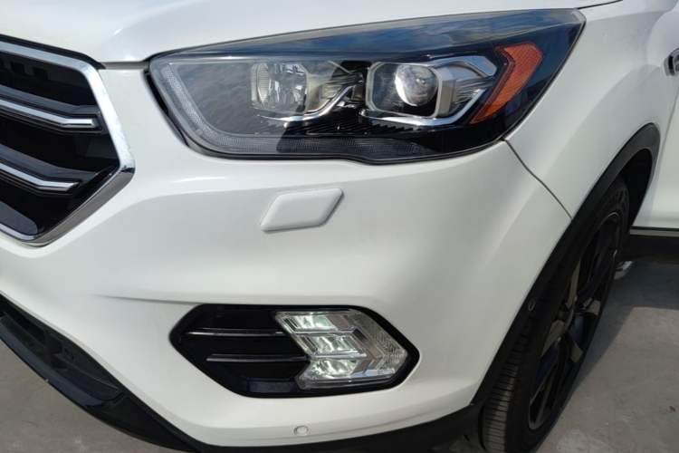 Used Ford Kuga 2017 EcoBoost 245 Four-Wheel-Drive Sport Model Left Front Headlight