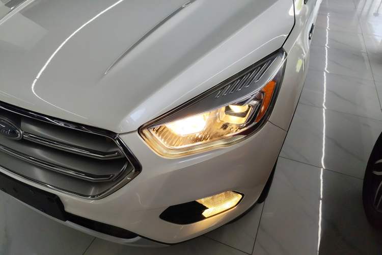 Used Ford Kuga 2017 EcoBoost 180 Two-Wheel-Drive Platinum Edition Left Front Headlight