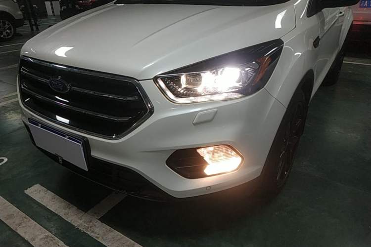 Used Ford Kuga 2017 EcoBoost 245 Four-Wheel-Drive Sport Model Left Front Headlight
