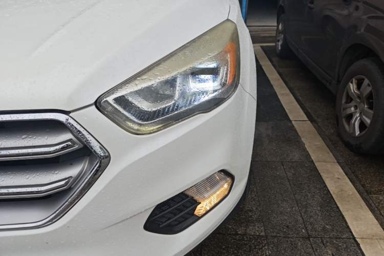 Used Ford Kuga 2017 EcoBoost 180 Two-Wheel-Drive Luxury Wing Edition Left Front Headlight