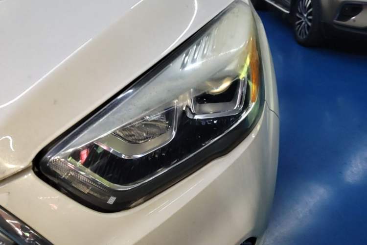 Used Ford Kuga 2017 EcoBoost 180 Two-Wheel-Drive Platinum Edition Left Front Headlight