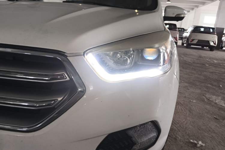 Used Ford Kuga 2017 EcoBoost 180 Two-Wheel-Drive Platinum Edition Left Front Headlight