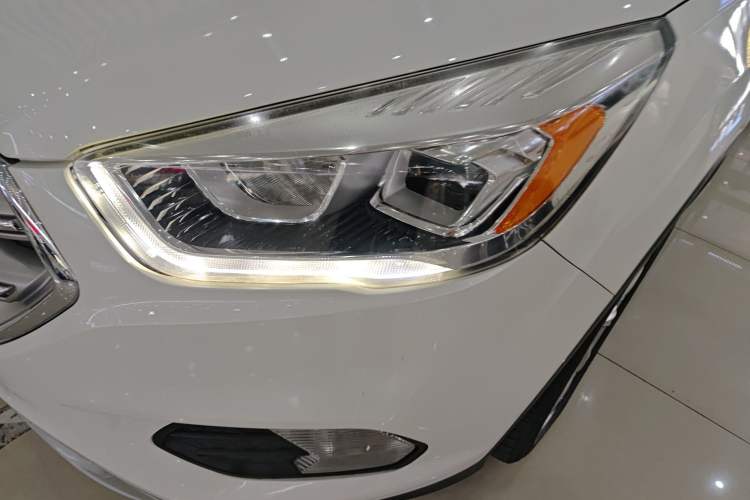 Used Ford Kuga 2017 EcoBoost 180 Two-Wheel-Drive Luxury Wing Edition Left Front Headlight