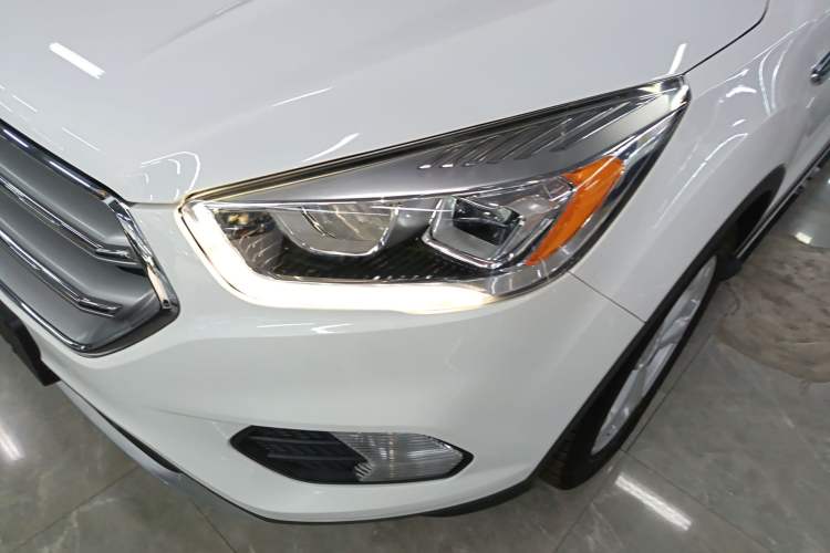 Used Ford Kuga 2017 EcoBoost 180 Two-Wheel-Drive Platinum Edition Left Front Headlight