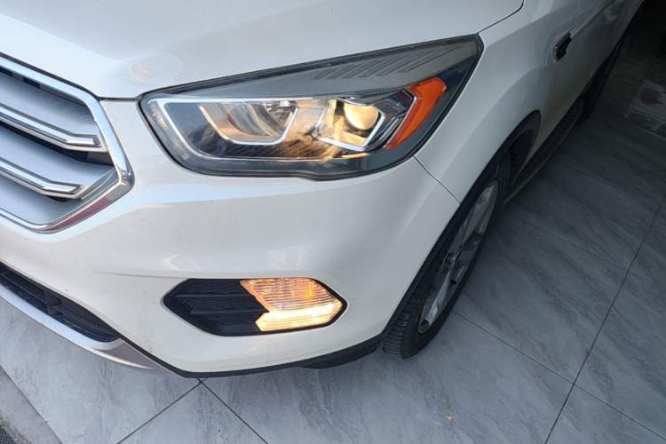Used Ford Kuga 2017 EcoBoost 180 Two-Wheel-Drive Platinum Edition Left Front Headlight