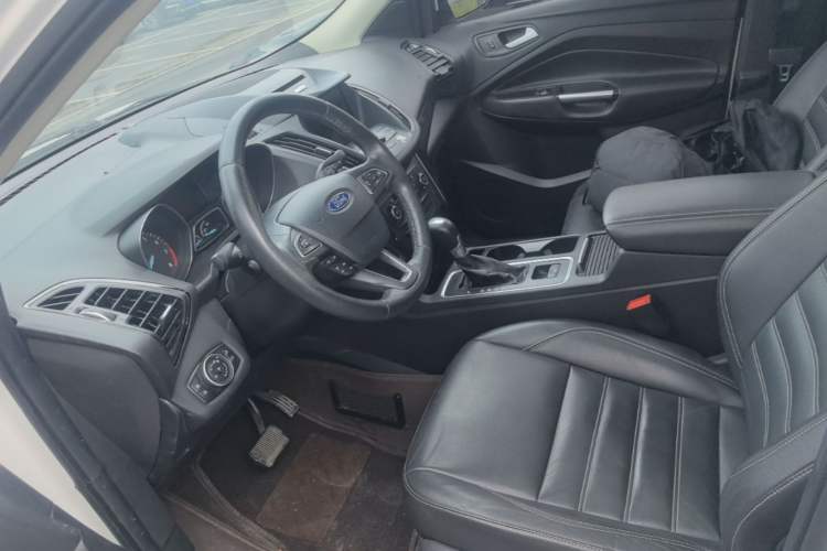 Used Ford Kuga 2017 EcoBoost 180 Two-Wheel-Drive Luxury Wing Edition Left Front Seat